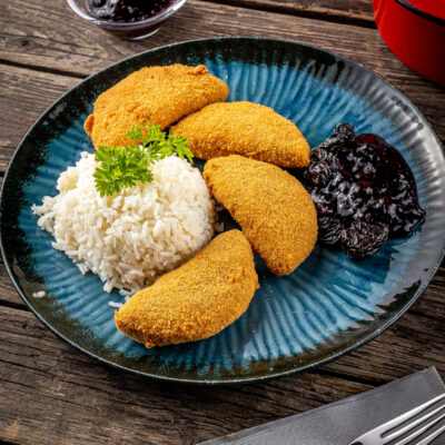 Rántott camembert áfonyával