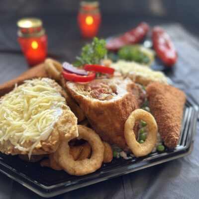 Kiebrudal-tál két személyre füstölt csülökkel, sajttal töltött csirkemellel és rántott trappisttel